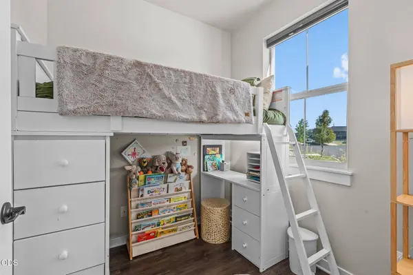 20713 Iron Horse LN, Bend, OR 97702