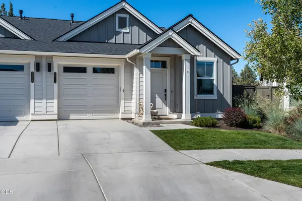 20713 Iron Horse LN, Bend, OR 97702