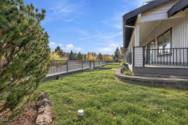 2405 Skyline Ranch RD, Bend, OR 97703