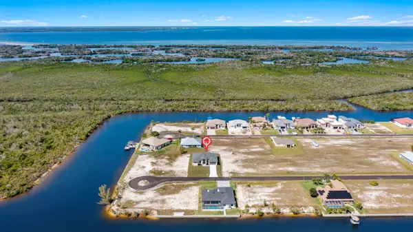 Drone Photo of Cape Coral home with screened lanai — Southwest Florida lifestyle photography