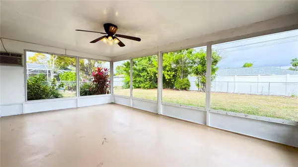933 SE 26TH ST, Cape Coral, FL 33904