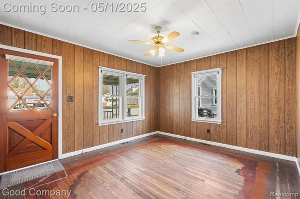 26556 PALMER Boulevard, Madison Heights, MI 48071