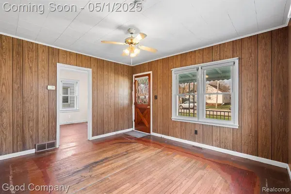 26556 PALMER Boulevard, Madison Heights, MI 48071