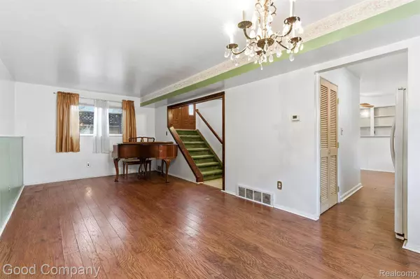 131 S Christine, Westland, MI 48186