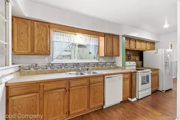 131 S Christine, Westland, MI 48186