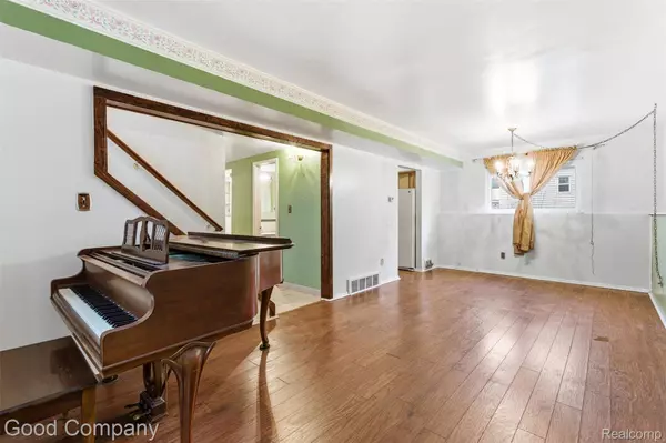 131 S Christine, Westland, MI 48186