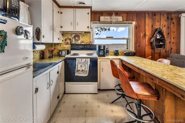 100 Holly AVE, Denton Township, MI 48651