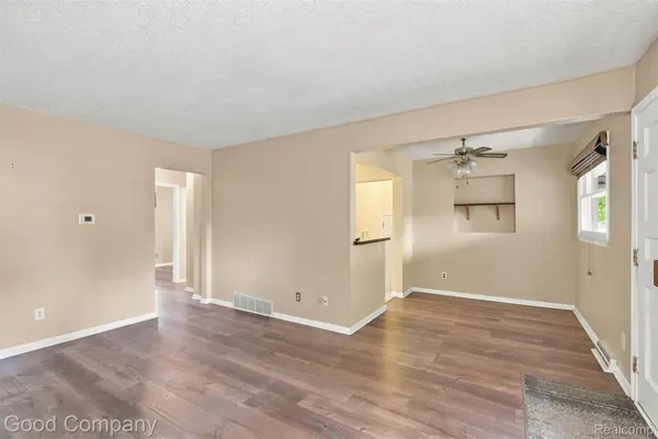 137 W Longfellow AVE, Pontiac, MI 48340