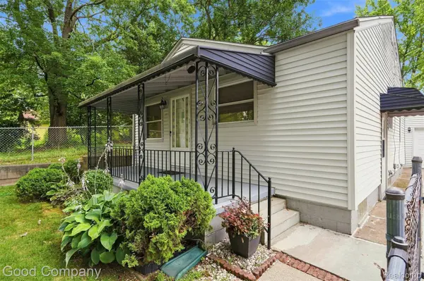 137 W Longfellow AVE, Pontiac, MI 48340