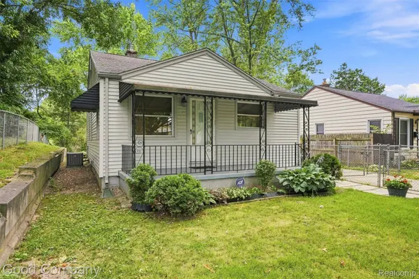137 W Longfellow AVE