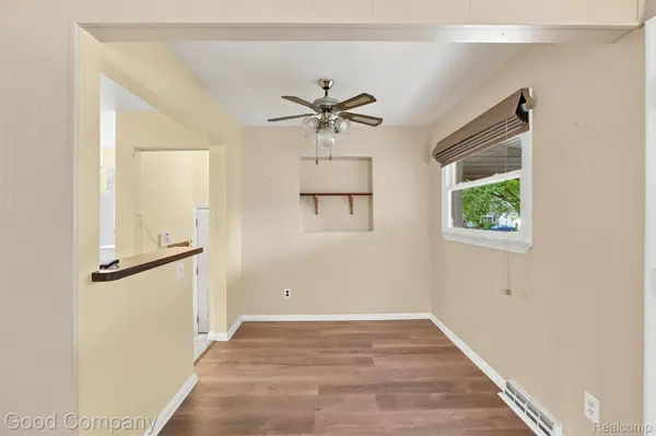 137 W Longfellow AVE, Pontiac, MI 48340