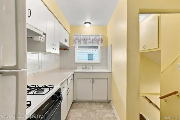 137 W Longfellow AVE, Pontiac, MI 48340
