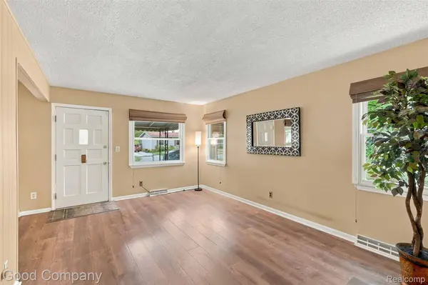 137 W Longfellow AVE, Pontiac, MI 48340