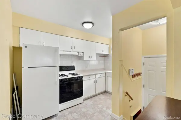 137 W Longfellow AVE, Pontiac, MI 48340