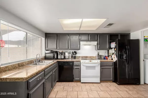 3037 W LIBBY Street, Phoenix, AZ 85053