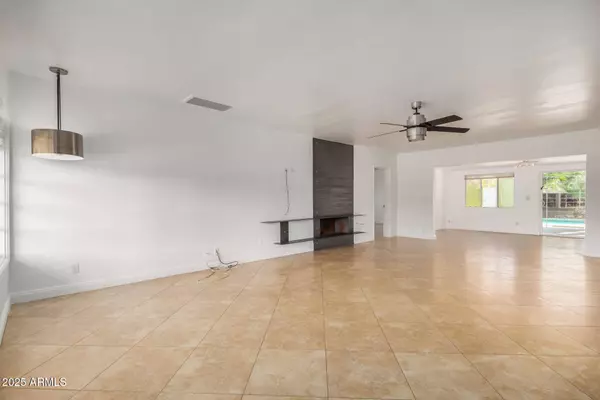 317 E BELMONT Avenue, Phoenix, AZ 85020