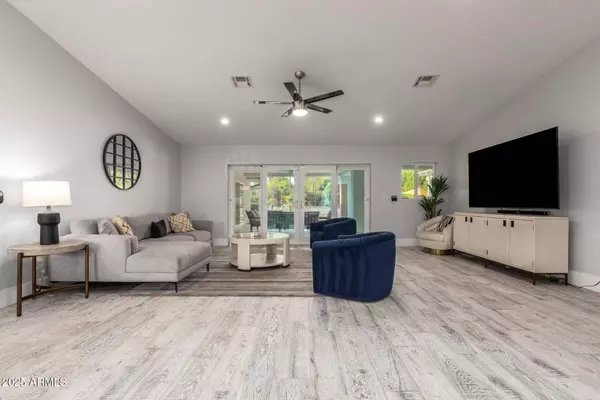 334 W BETHANY HOME Road, Phoenix, AZ 85013