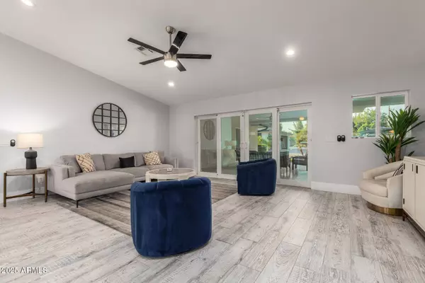 334 W BETHANY HOME Road, Phoenix, AZ 85013