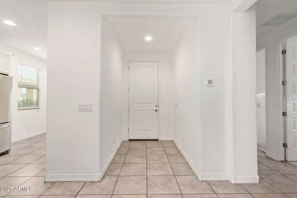 8948 W BETHANY HEIGHTS Drive, Glendale, AZ 85305