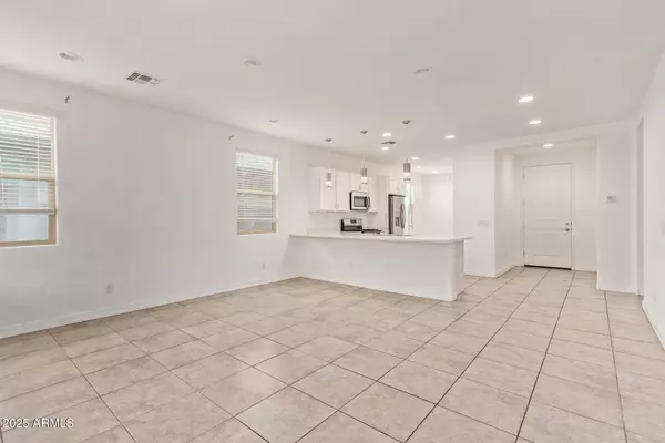 8948 W BETHANY HEIGHTS Drive, Glendale, AZ 85305