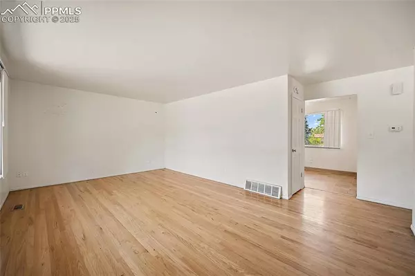 95 Landoe LN, Colorado Springs, CO 80911