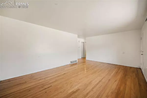 95 Landoe LN, Colorado Springs, CO 80911