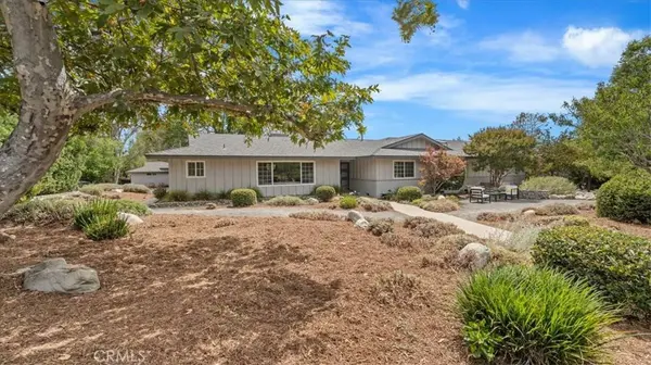 938 E Pomello DR