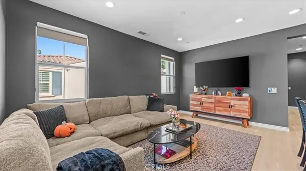 102 Fayette CT, Claremont, CA 91711