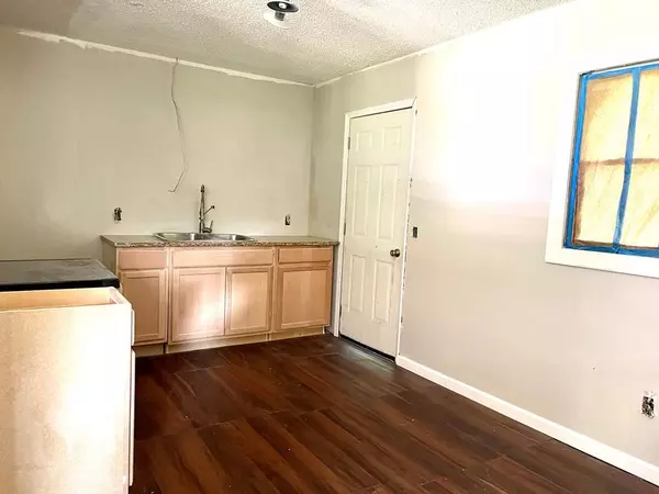 17 Young St, Hazlehurst, GA 31539