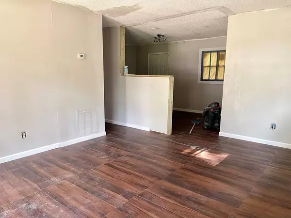 17 Young St, Hazlehurst, GA 31539