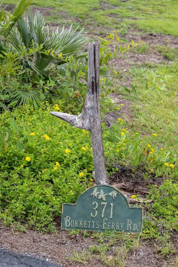 371 Burketts Ferry Rd, Hazlehurst, GA 31539