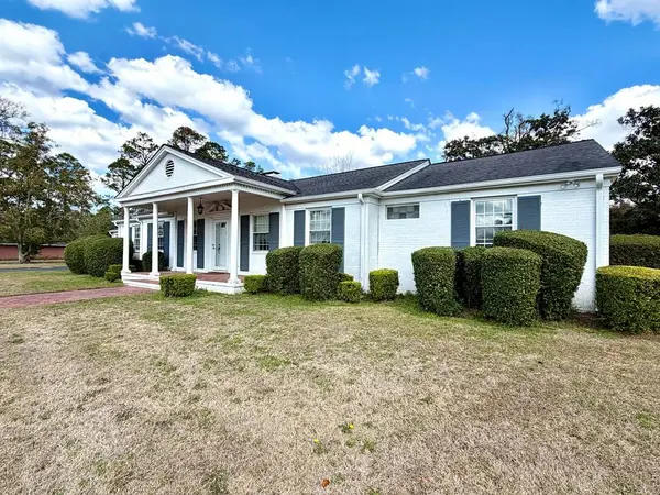 1206 Center Dr, Vidalia, GA 30474