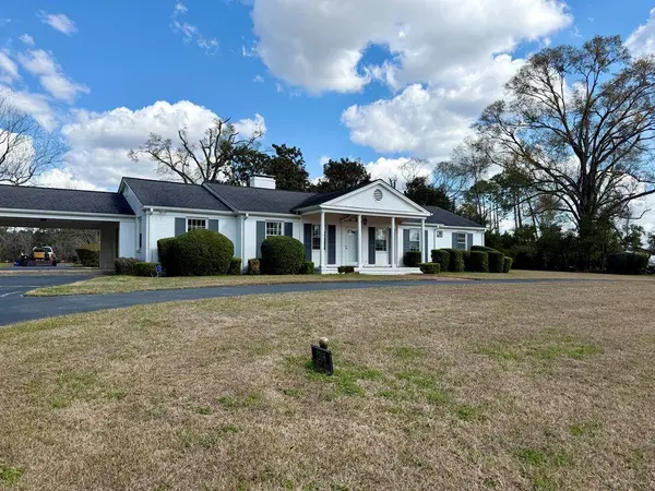 1206 Center Dr, Vidalia, GA 30474