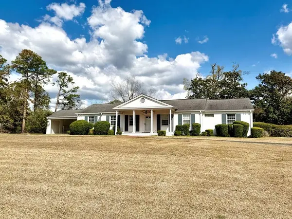 1206 Center Dr, Vidalia, GA 30474