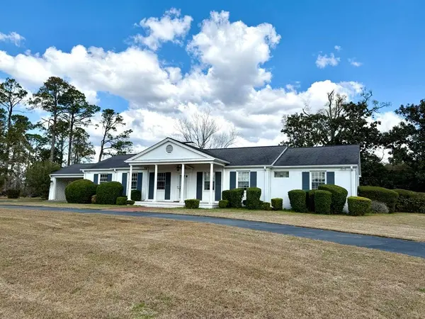 1206 Center Dr, Vidalia, GA 30474