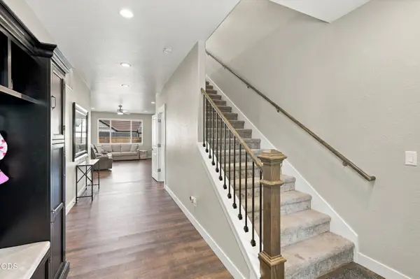 213 Samuel Lane Loop RD, Phoenix, OR 97535