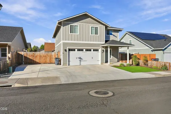 213 Samuel Lane Loop RD, Phoenix, OR 97535