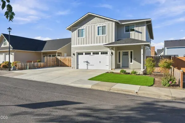 213 Samuel Lane Loop RD, Phoenix, OR 97535