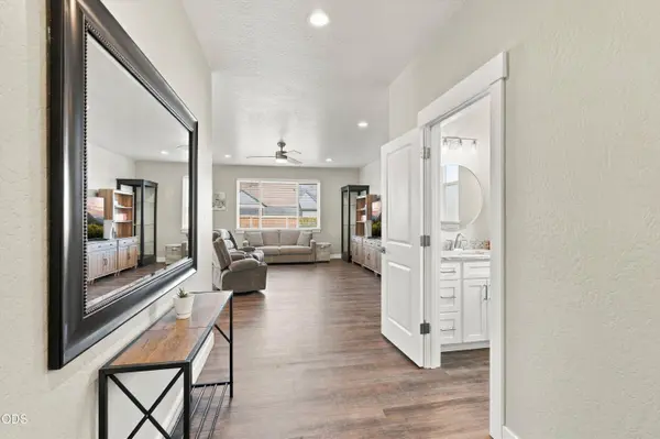 213 Samuel Lane Loop RD, Phoenix, OR 97535