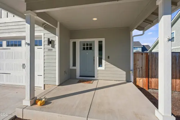 213 Samuel Lane Loop RD, Phoenix, OR 97535