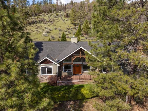 409 Valley View DR, Rogue River, OR 97537