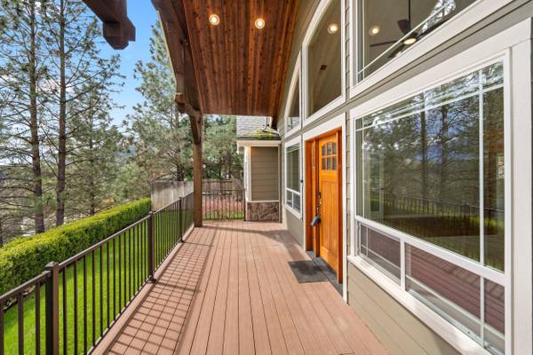 409 Valley View DR, Rogue River, OR 97537