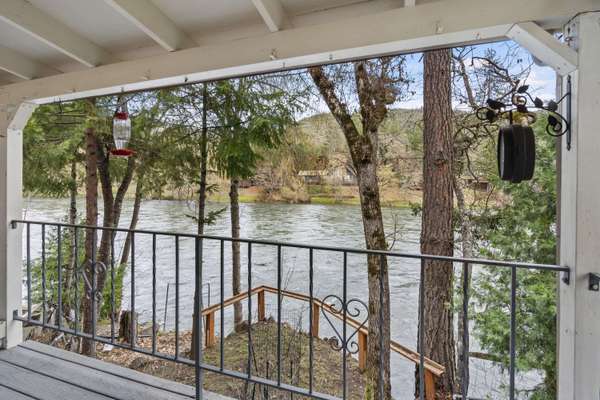 22292 Highway 62, Shady Cove, OR 97539