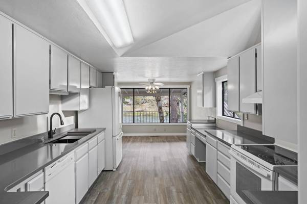 22292 Highway 62, Shady Cove, OR 97539