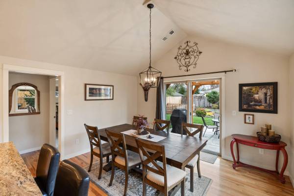 105 Huntley LN, Phoenix, OR 97535