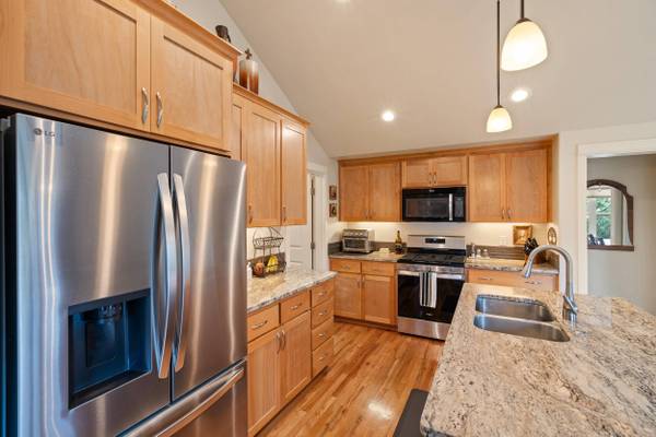 105 Huntley LN, Phoenix, OR 97535