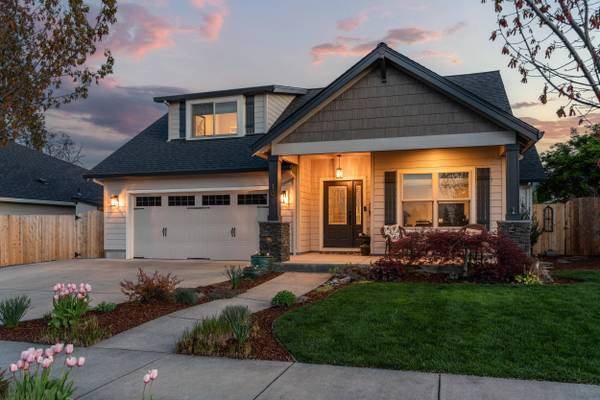 105 Huntley LN, Phoenix, OR 97535