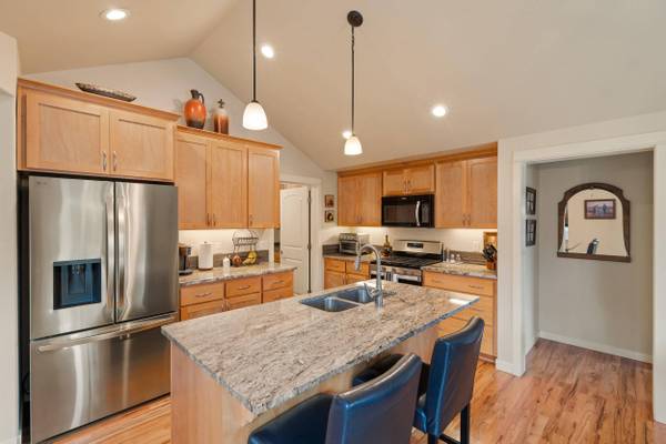 105 Huntley LN, Phoenix, OR 97535