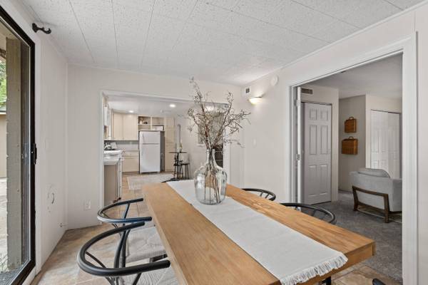 880 3rd ST, Jacksonville, OR 97530