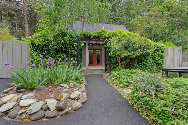 880 3rd ST, Jacksonville, OR 97530